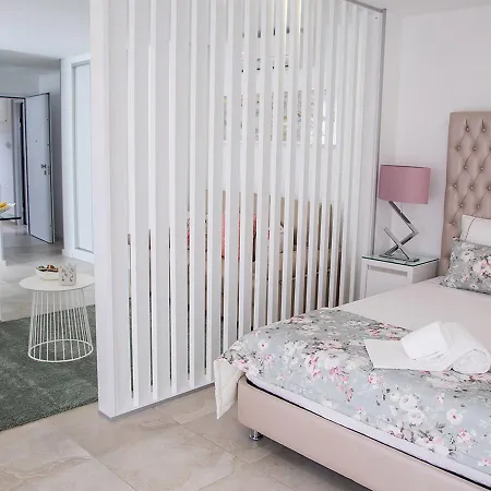 Real Holidays Apartman *